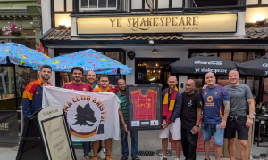 Roma Club Bristol presentation to Ye Shakespeare